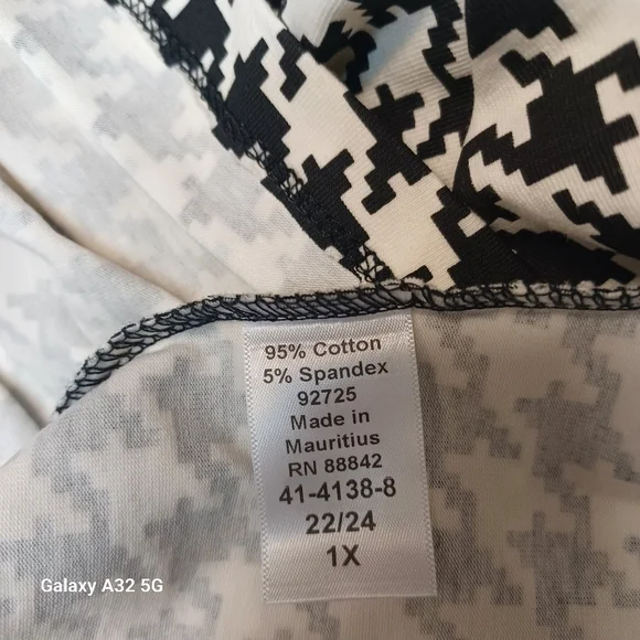 Jessica London Women Size 1X Black and White Houndstooth Blouse - Picture 10 of 12